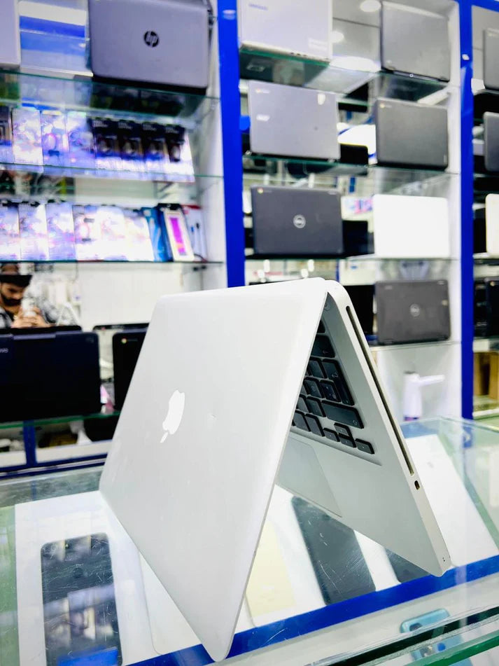 MACKBOOK PRO Cori 5
